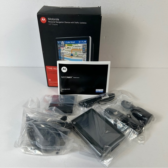 Motorola Motonav TN565T 4.3-Inch Bluetooth Portable GPS Navigator - Picture 6 of 6